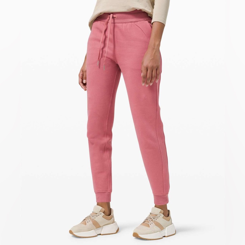 Lululemon Scuba High-Rise Jogger 8 NWT 
size 8 new with tags